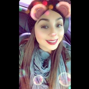 Meet your Posher, Yesenia